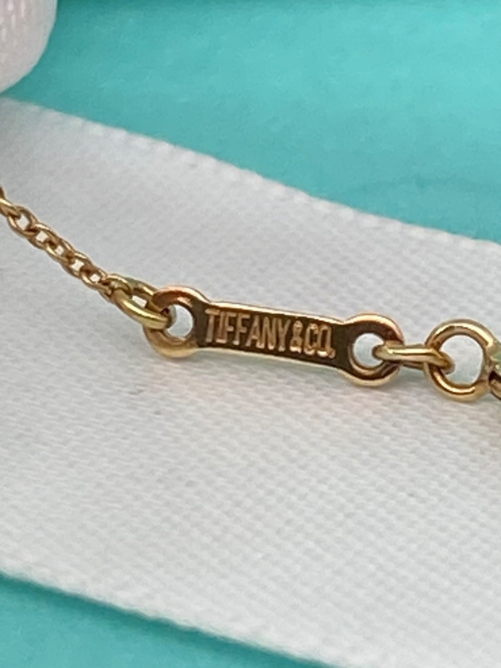 Tiffany & Co Gold Peretti Teardrop necklace 750 16” - Picture 3 of 8